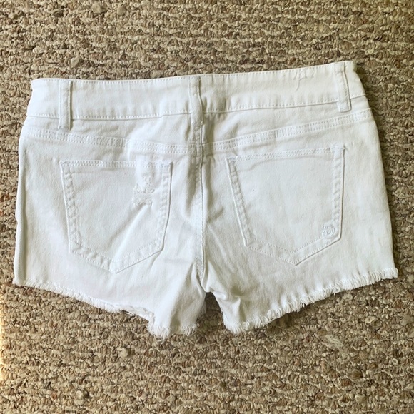 Women’s white denim shorts - Picture 2 of 3